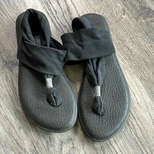 Sanuk Women’s Black Yoga Sling Sandal, size 9